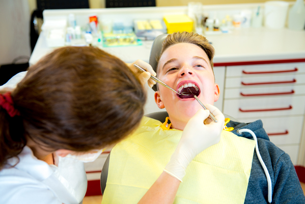 Who To Visit For Oral Health Care? Family Dentist Vs  General Dentist
