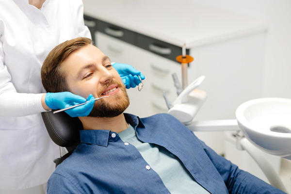 How A Preventive Dentist Helps Maintain Long Term Oral Health